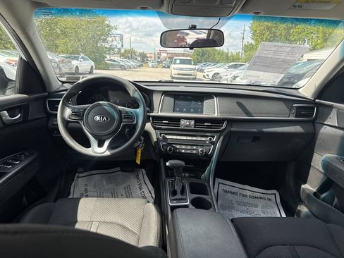 Used 2018 Kia Optima LX w/ 17" Alloy Wheels Package FWD image 12