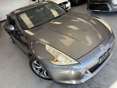 Used 2011 Nissan 370Z Coupe RWD image 8