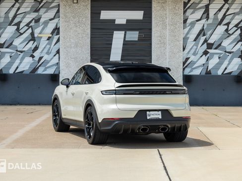 Used 2024 Porsche Cayenne Turbo GT AWD/4WD image 11