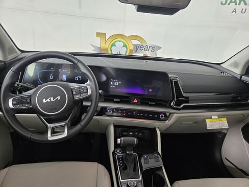 Used 2024 Kia Sportage EX AWD/4WD image 13