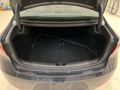 Used 2017 Kia Cadenza Premium w/ Luxury Package FWD image 7