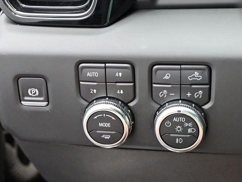 Used 2024 GMC Sierra 1500 AT4 w/ AT4 Premium Package AWD/4WD image 21