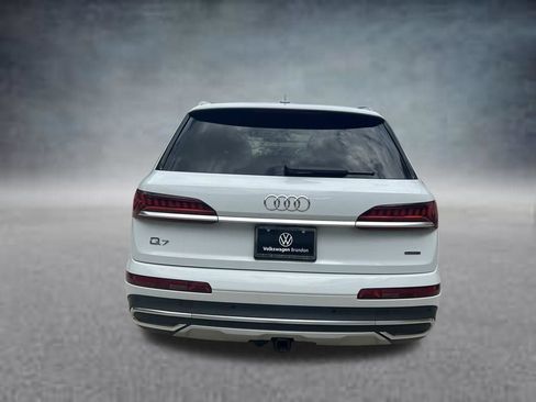 Used 2023 Audi Q7 2.0T Premium w/ Towing Package AWD/4WD image 4