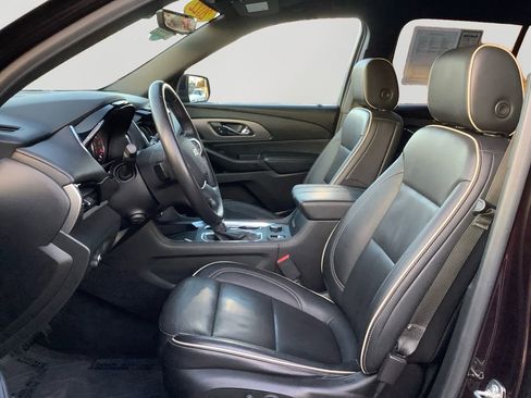 Used 2022 Chevrolet Traverse Premier FWD image 12