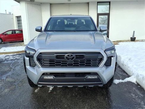 Certified 2025 Toyota Tacoma TRD Off-Road image 25