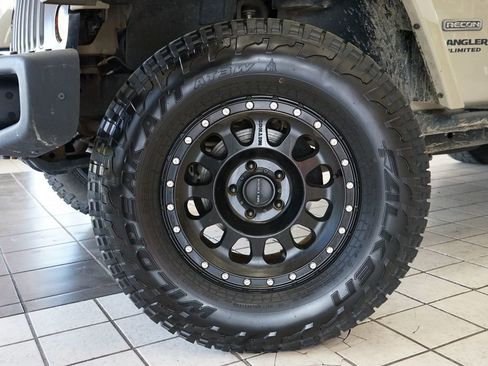 Used 2017 Jeep Wrangler Unlimited Rubicon AWD/4WD image 52