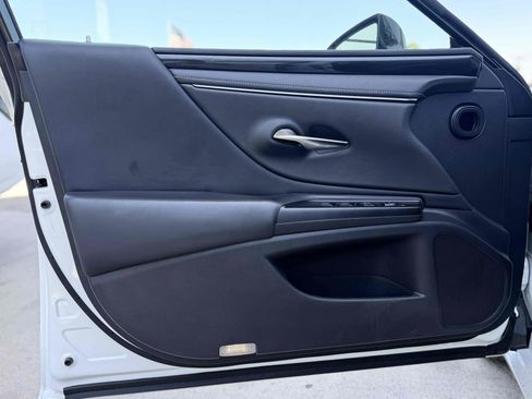 Used 2019 Lexus ES 300h w/ Accessory Package 2 FWD image 15