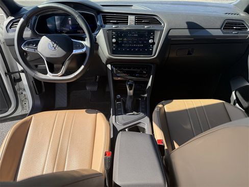 Used 2022 Volkswagen Tiguan SE image 24