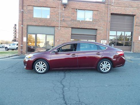 Used 2014 Toyota Avalon image 4