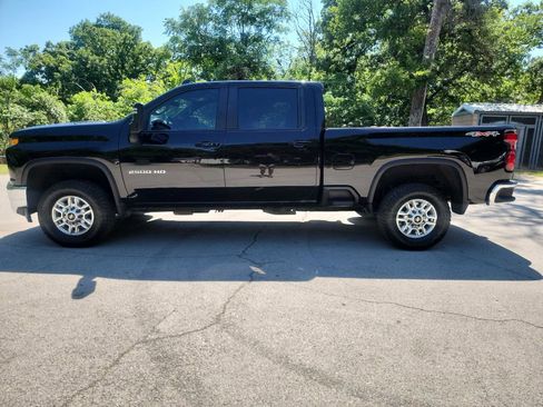 Used 2022 Chevrolet Silverado 2500 LT w/ Convenience Package AWD/4WD image 4
