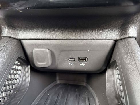 Used 2024 Chevrolet TrailBlazer LT w/ LT Cold Weather Package AWD/4WD image 17