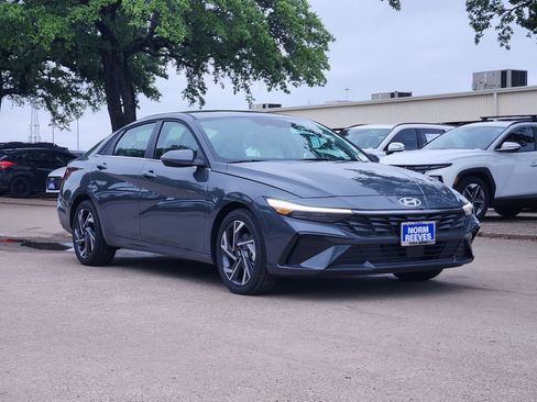 New 2026 Hyundai Elantra Limited FWD image 2