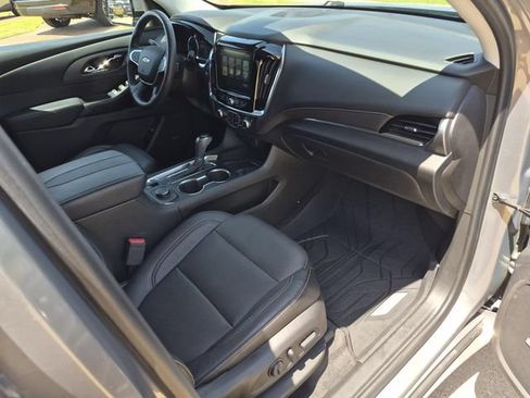 Used 2018 Chevrolet Traverse Premier w/ Driver Confidence II Package FWD image 14