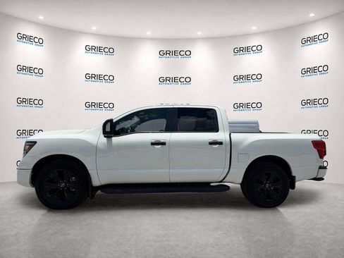 Used 2024 Nissan Titan 4x4 Crew Cab image 4