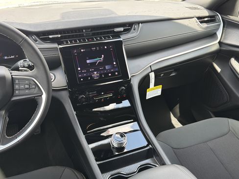 New 2026 Jeep Grand Cherokee Laredo image 32