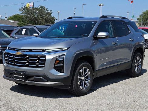 Used 2025 Chevrolet Equinox LT w/ Convenience Package II FWD image 10