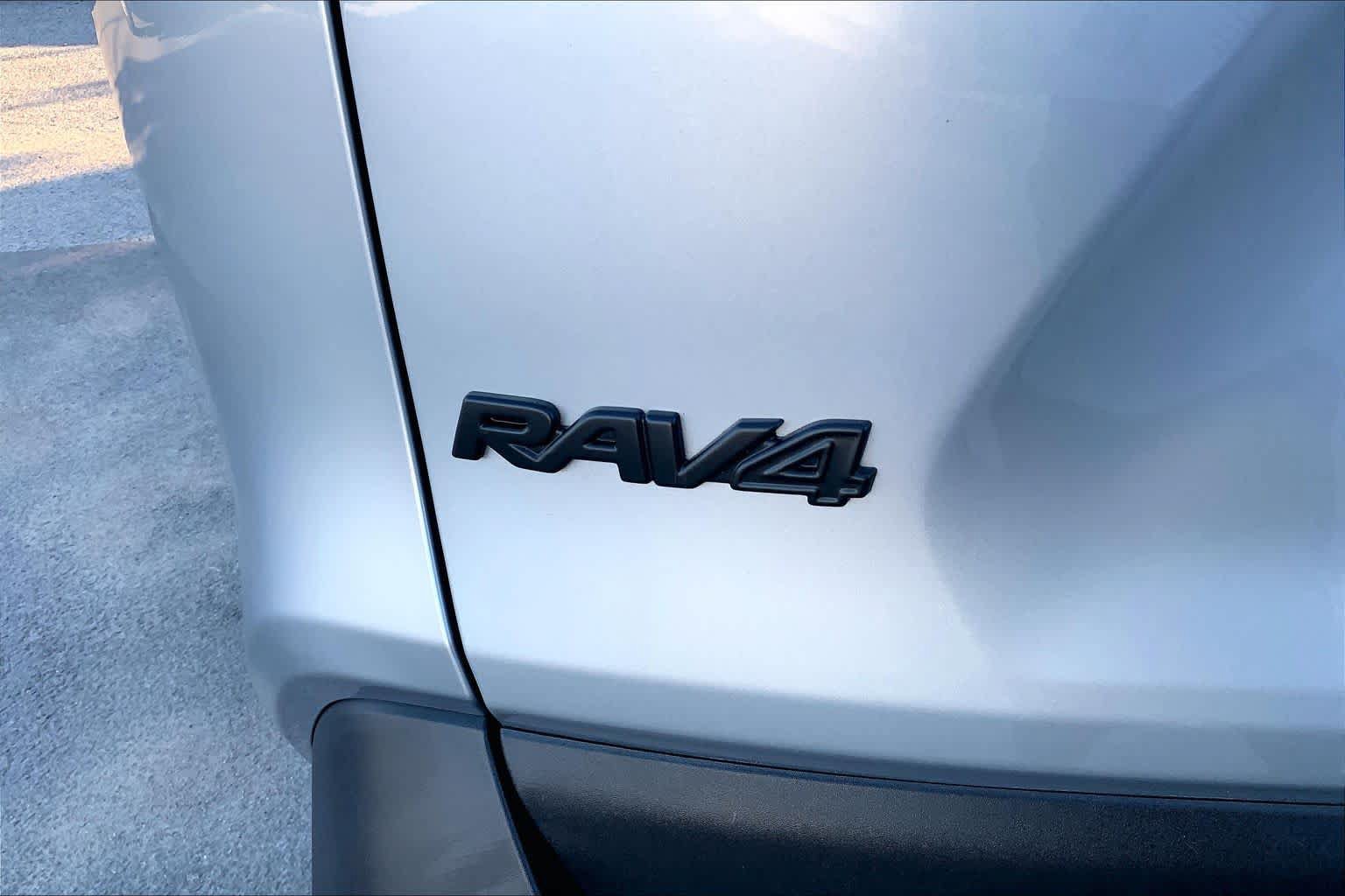 Used 2025 Toyota RAV4 XLE FWD image 10