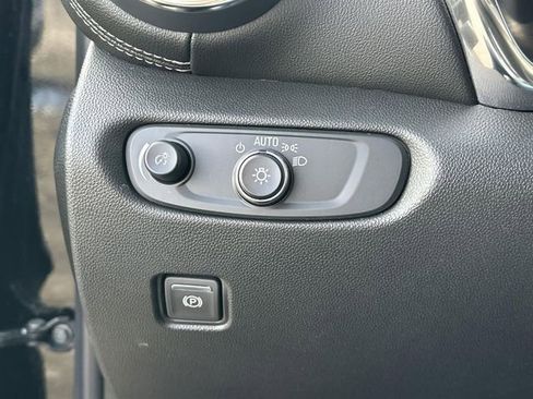 Used 2025 Chevrolet Blazer LT image 17