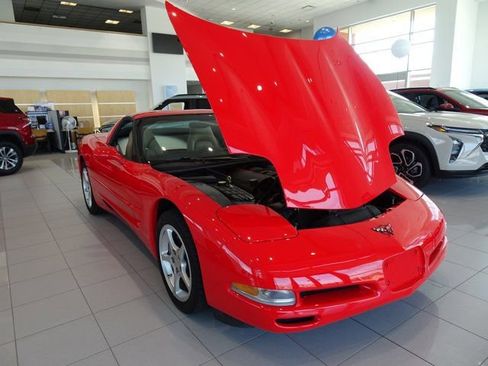 Used 2000 Chevrolet Corvette Coupe w/ Roof Pkg image 29