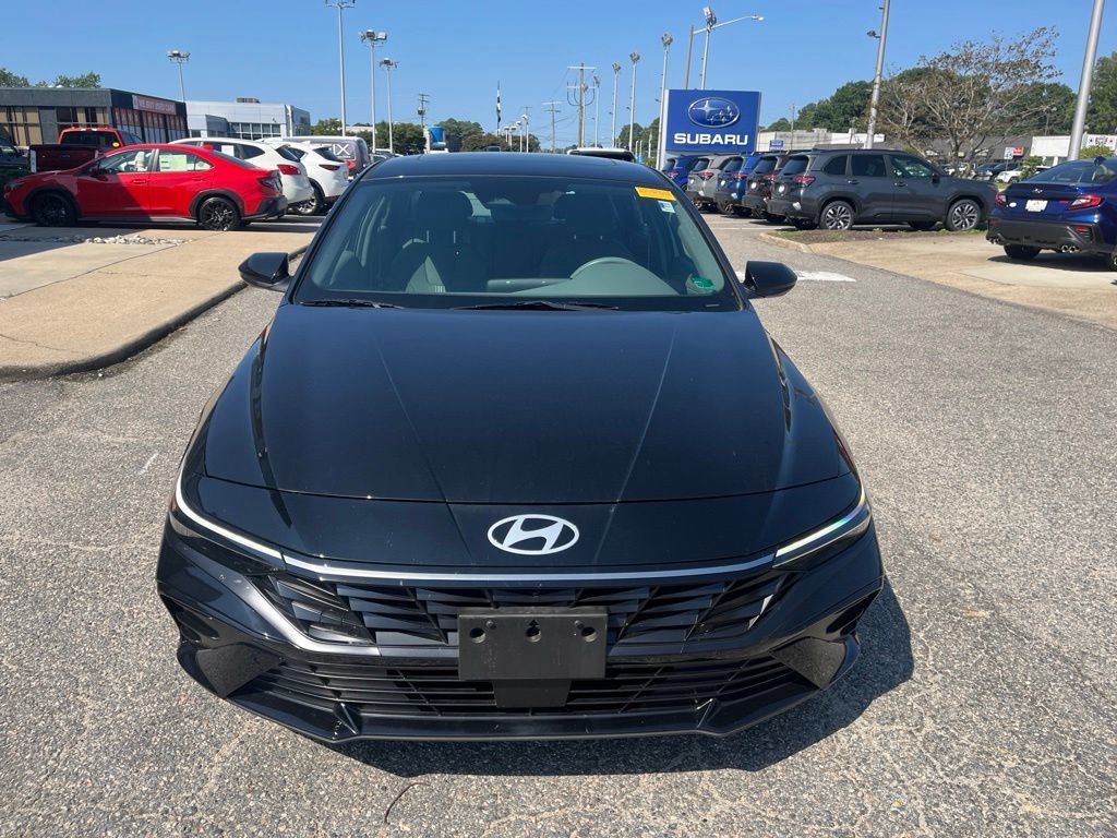 Used 2025 Hyundai Elantra SEL FWD image 8