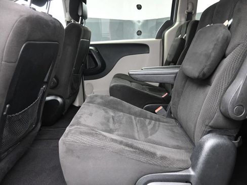 Used 2014 Dodge Grand Caravan SXT FWD image 14