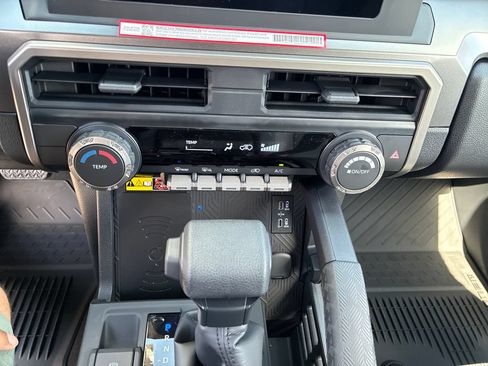 New 2026 Toyota 4Runner SR5 AWD/4WD image 25