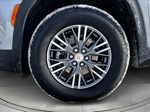 Used 2025 Chevrolet Traverse LT image 35