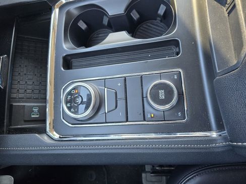 Used 2024 Ford Expedition XLT image 16