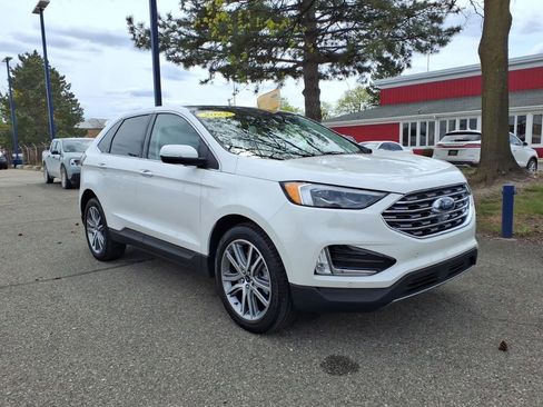 Used 2023 Ford Edge Titanium w/ Equipment Group 301A AWD/4WD image 3