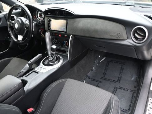 Used 2018 Toyota 86 RWD image 8