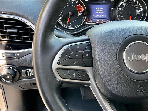 Used 2019 Jeep Cherokee Limited w/ Luxury Group AWD/4WD image 19