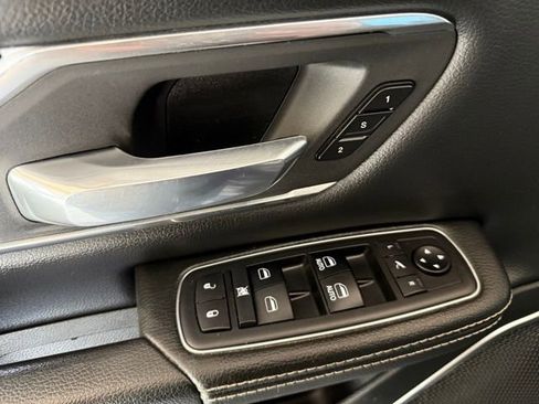 Used 2019 RAM 1500 Laramie image 12