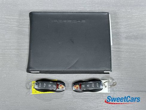 Used 2023 Porsche 718 Boxster Spyder RWD image 52