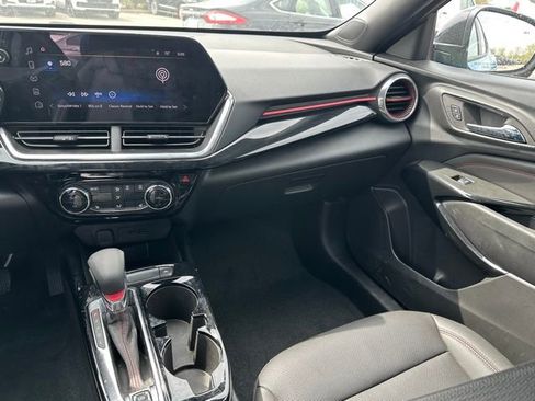 Used 2025 Chevrolet Trax RS w/ Driver Confidence Package FWD image 11