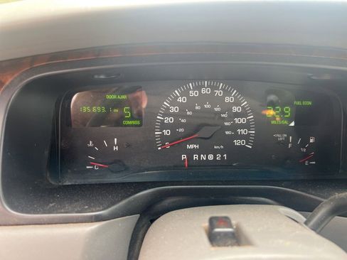 Used 2000 Lincoln Town Car Executive RWD image 23