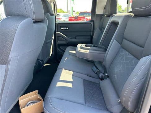 Used 2025 Nissan Frontier SV w/ SV Convenience Package RWD image 13