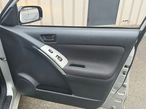 Used 2004 Pontiac Vibe w/ Moon And Tunes Value Package image 20