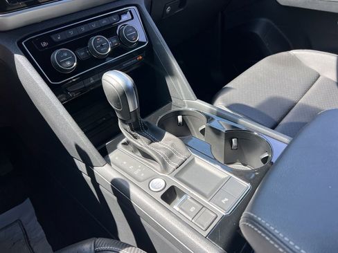 Used 2022 Volkswagen Atlas Cross Sport SE FWD image 19