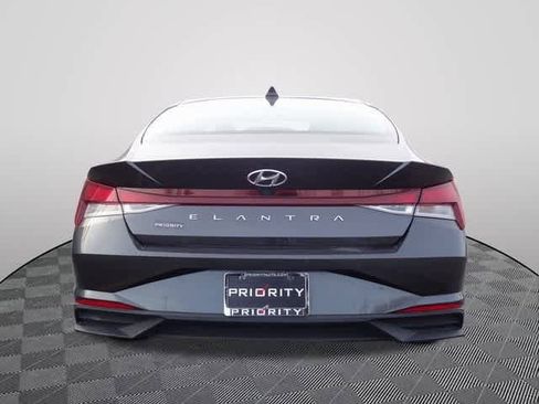Used 2023 Hyundai Elantra SEL image 3