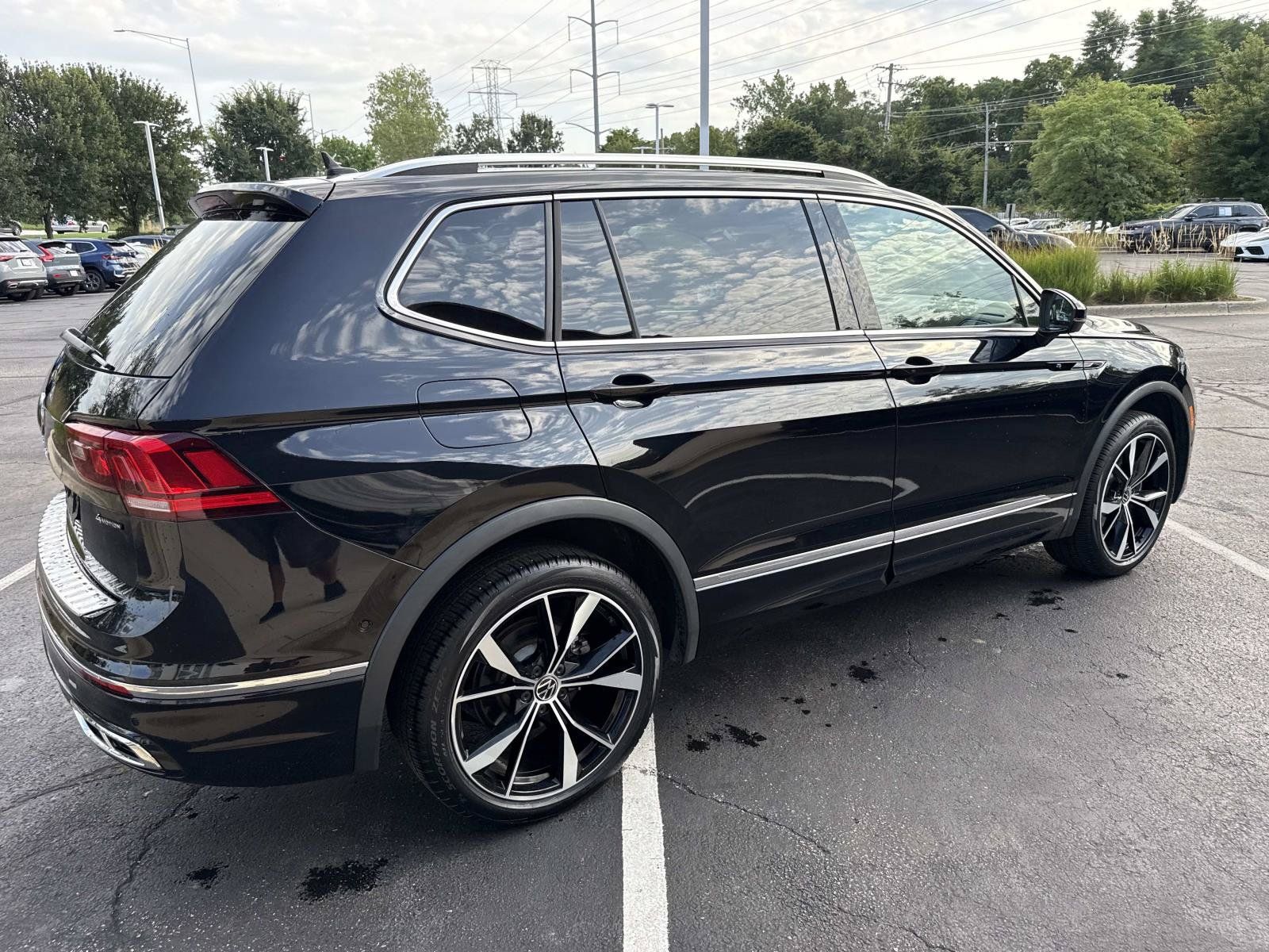 Used 2024 Volkswagen Tiguan SEL R-Line AWD/4WD image 6