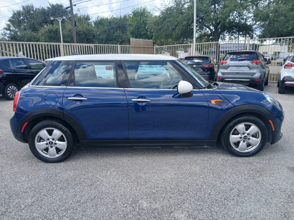 Used 2018 MINI Cooper 4-Door Hardtop FWD image 4
