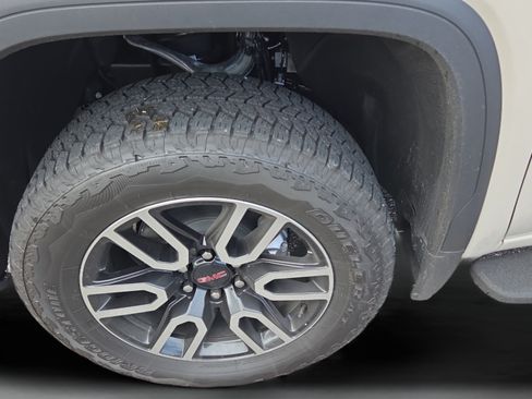 Used 2026 GMC Sierra 1500 AT4 w/ AT4 Premium Package AWD/4WD image 30