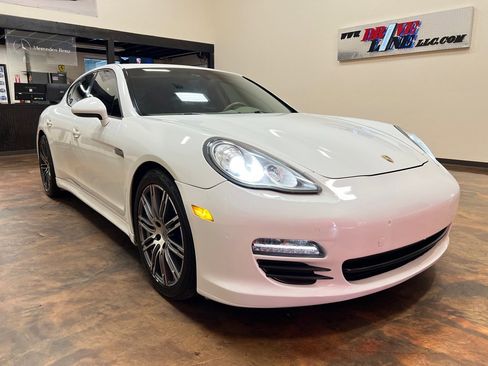 Used 2013 Porsche Panamera 4 image 3