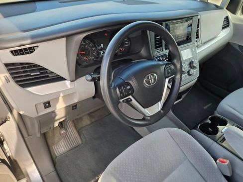 Certified 2017 Toyota Sienna LE FWD image 12