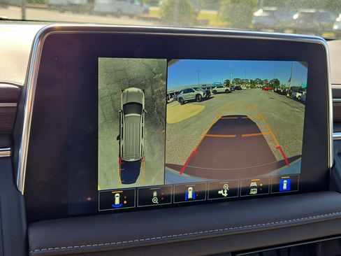 Used 2024 Chevrolet Tahoe Z71 w/ Luxury Package AWD/4WD image 30