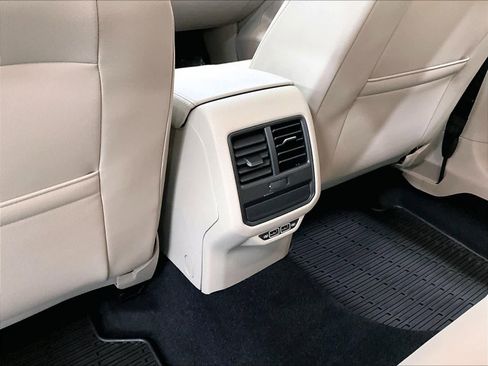 Used 2021 Volkswagen Passat 2.0T SE w/ Luggage Net & Mats Package image 31