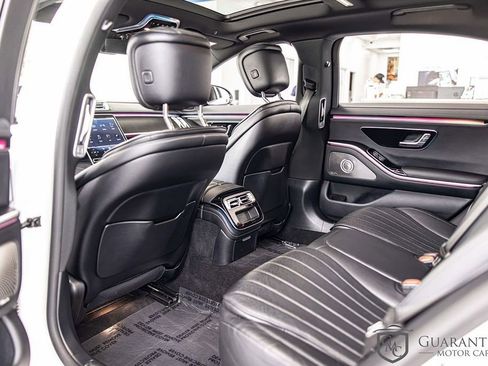 Used 2022 Mercedes-Benz S 500 4MATIC w/ AMG Line Package image 32