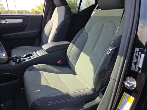 Used 2024 Volvo XC40 B5 Core image 29