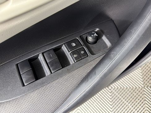 Used 2022 Toyota Corolla L FWD image 19