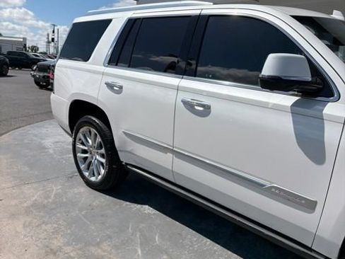 Used 2019 Cadillac Escalade Premium Luxury AWD/4WD image 17